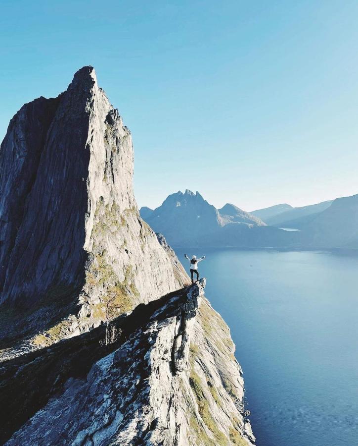 Hotel Laukvik Senja Botnhamn Exterior foto